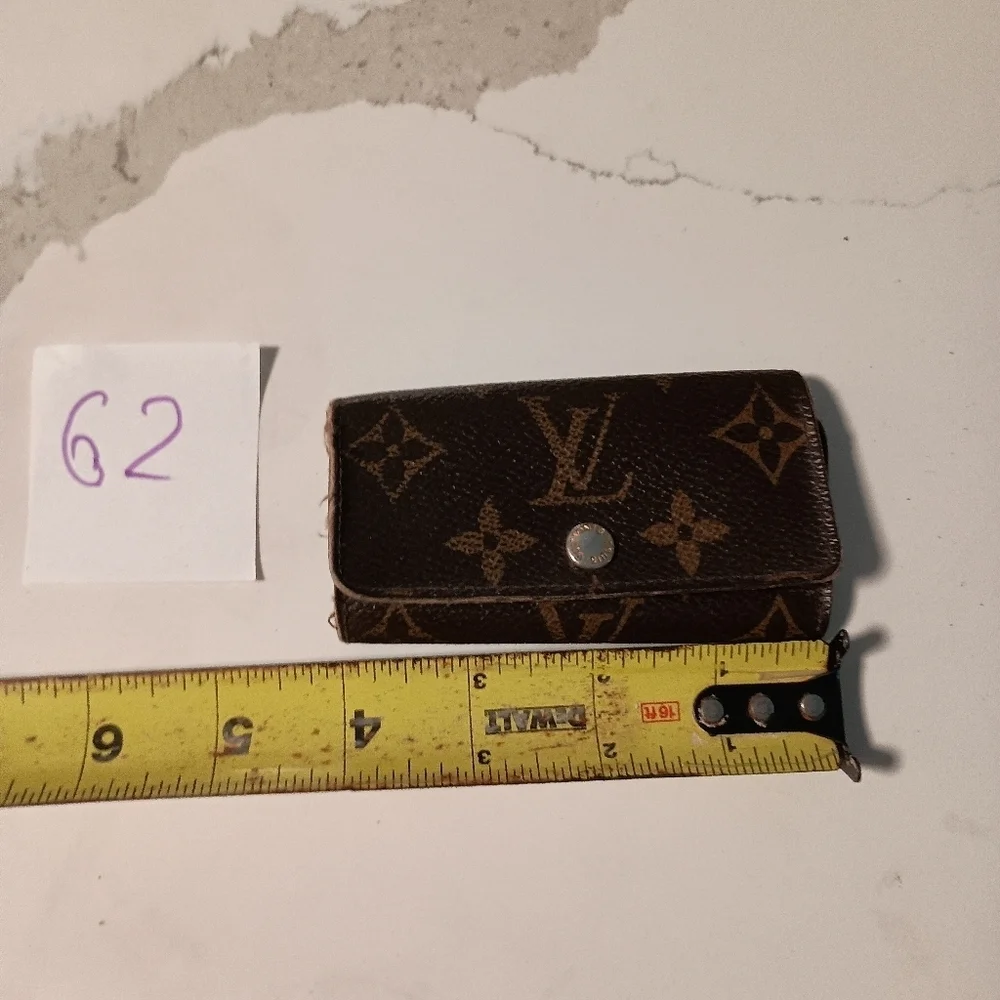 Authentic LOUIS VUITTON Monogram Multicles 4 Key Case - Picture 12 of 13